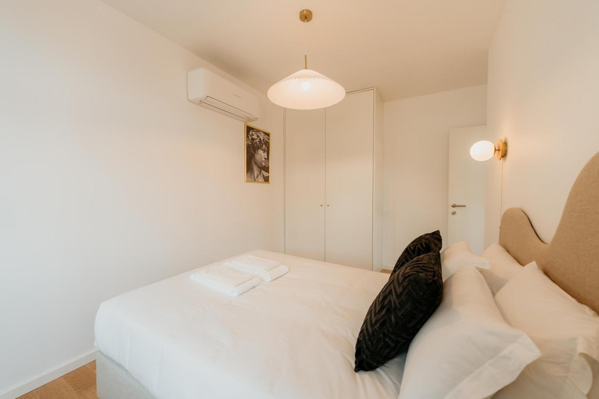 Mary Pink - No 1b - Lovely Two-bedroom Apartment *