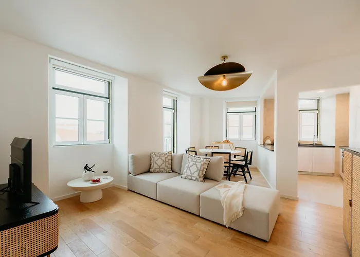 Mary Pink - No 1B - Lovely Two-Bedroom Apartment